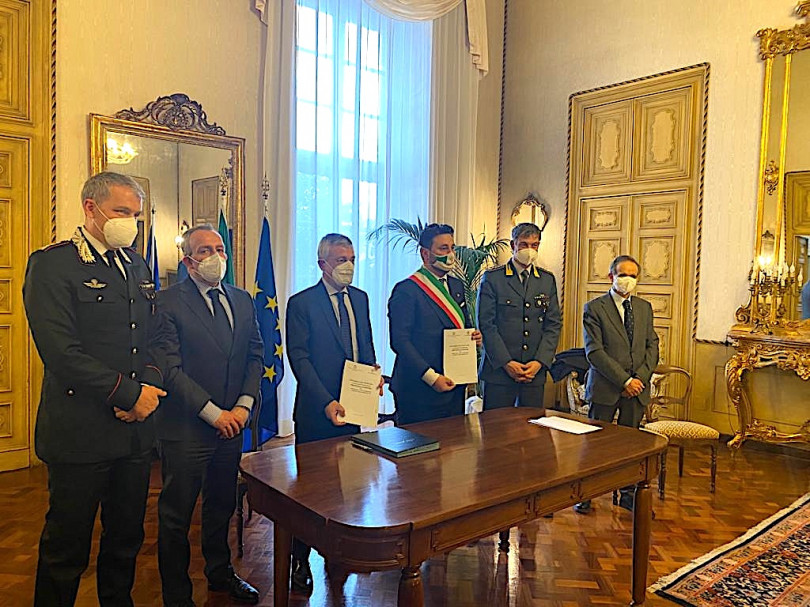 Controllo di vicinato, siglato il protocollo tra Comune e Prefettura